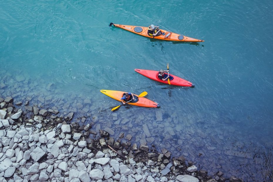 how to paddle a kayak