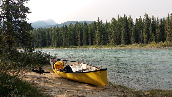 How to Choose a Canoe For Whitewater