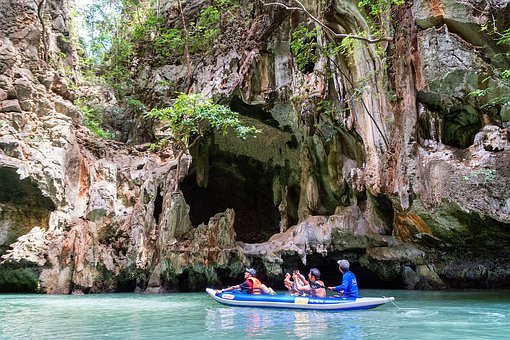 How to Choose a Whitewater Kayak