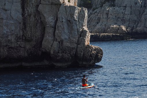 Fishing Kayak vs SUP: Which one is right for you?