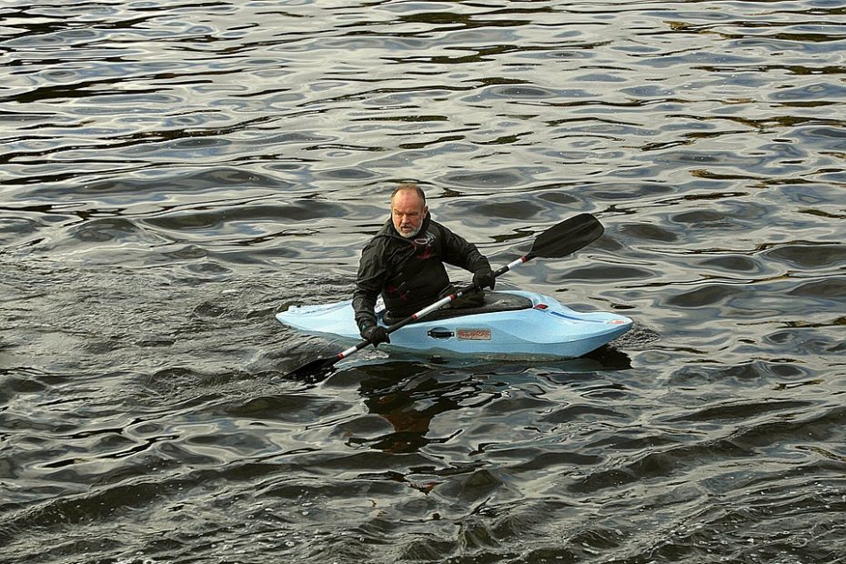 How To Get Into And Out Of A Kayak With Bad Knees